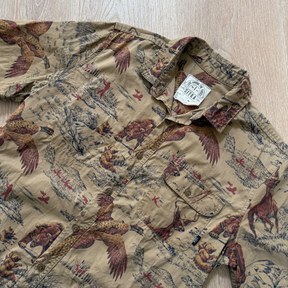 Sitka Wildlife Print Button Down Shirt Mens Medium Tan Hunting Bear Pheasant SS